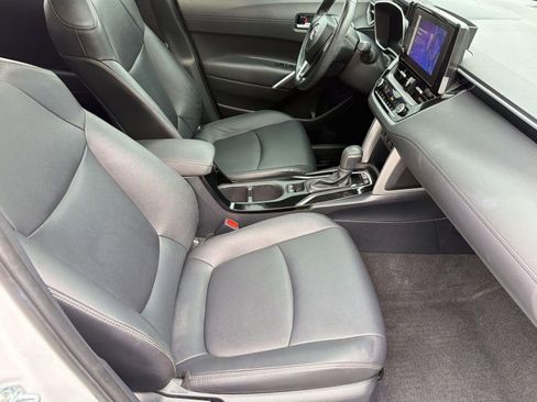 Used 2023 Toyota Corolla Cross XLE w/ Convenience Package AWD/4WD image 27