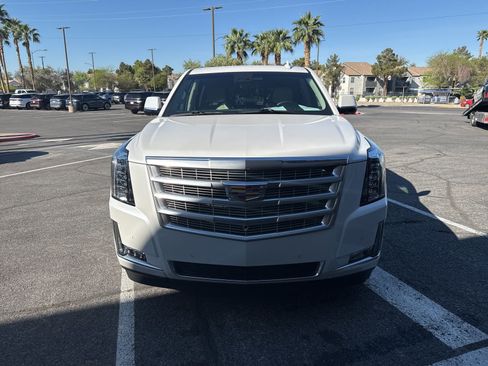 Used 2019 Cadillac Escalade Luxury w/ LPO, Radiant Package image 2