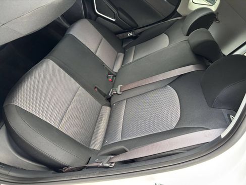 Used 2025 Kia Soul LX w/ LX Technology Package FWD image 35