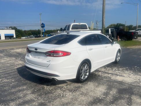 Used 2017 Ford Fusion SE FWD image 5