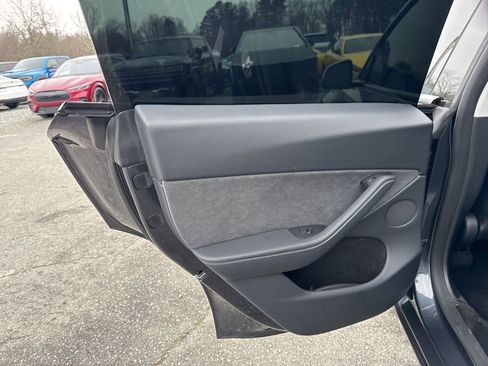 Used 2024 Tesla Model Y Long Range image 31