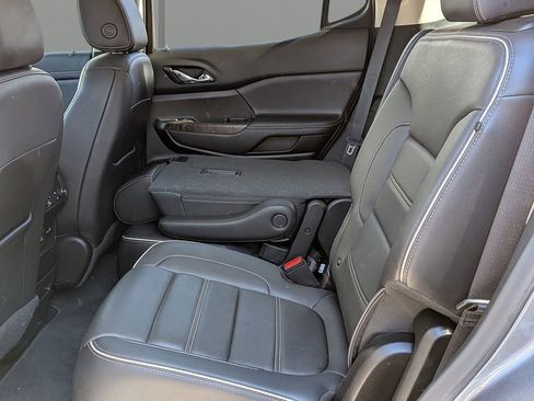 Used 2022 GMC Acadia Denali w/ Denali Technology Package image 13