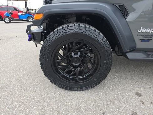 Used 2019 Jeep Wrangler Unlimited Sport S image 9