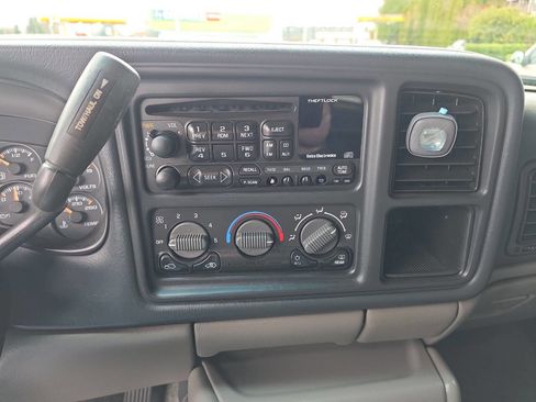 Used 2000 Chevrolet Suburban LS w/ LS Preferred Equipment Group image 30