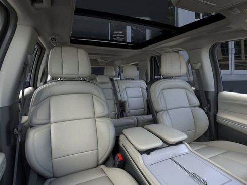 New 2025 Lincoln Navigator L Reserve image 10
