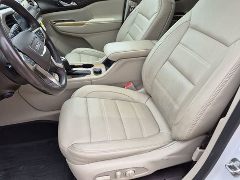 Used 2019 GMC Acadia Denali w/ Technology Package AWD/4WD image 15