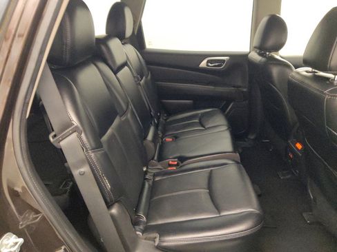 Used 2019 Nissan Pathfinder SL FWD image 19
