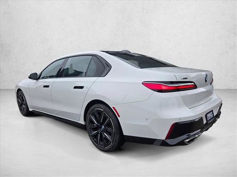 Used 2023 BMW 760i xDrive image 3