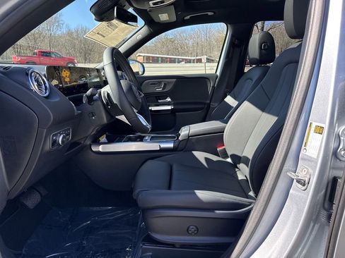 New 2025 Mercedes-Benz GLB 250 250 4MATIC image 9