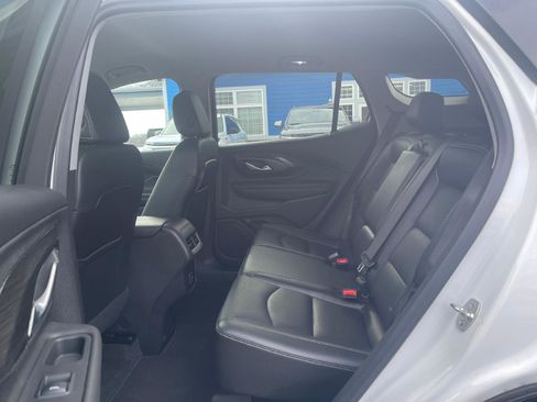Used 2024 GMC Terrain SLT image 5