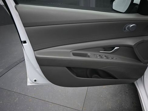 Used 2024 Hyundai Elantra SEL image 12