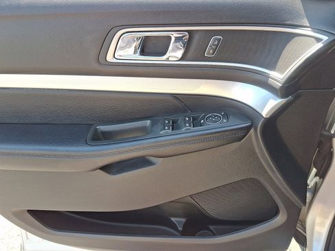 Used 2017 Ford Explorer XLT w/ Equipment Group 201A image 13