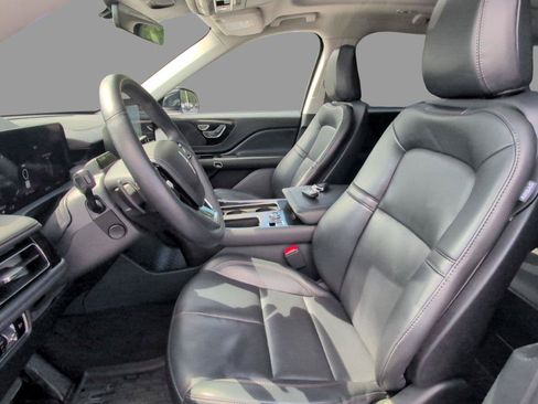 Used 2025 Lincoln Aviator AWD image 18
