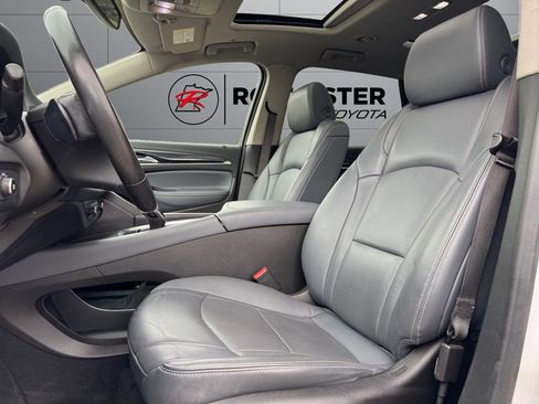 Used 2019 Buick Enclave Essence w/ Experience Buick Package AWD/4WD image 10