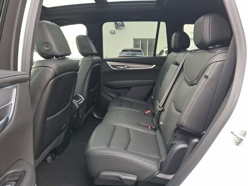 Used 2025 Cadillac XT6 Luxury image 10