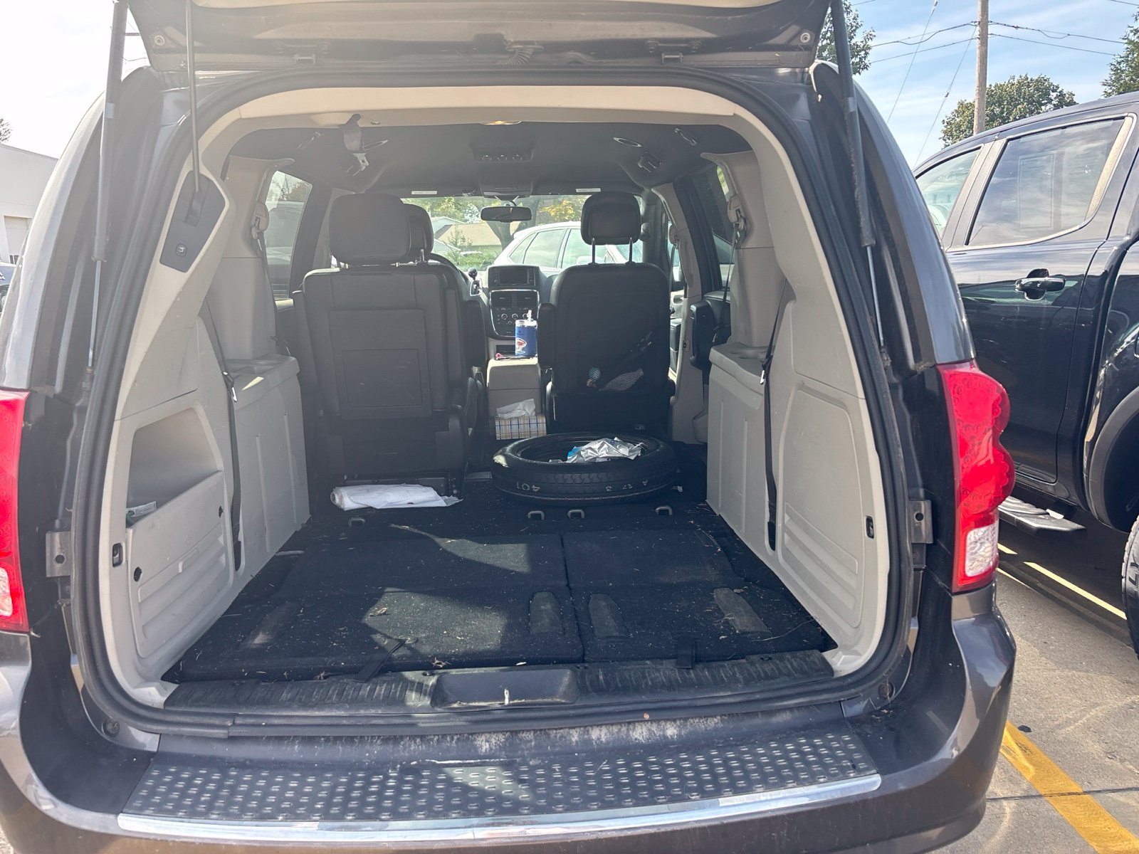 Used 2018 Dodge Grand Caravan SXT FWD image 3