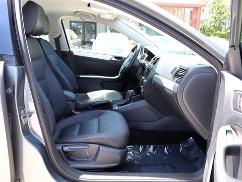 Used 2012 Volkswagen Jetta TDI FWD image 16