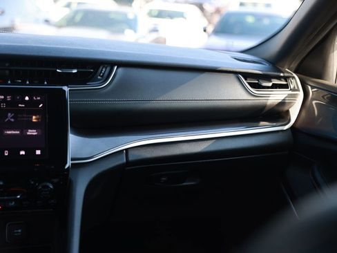 Used 2022 Jeep Grand Cherokee L Laredo image 28