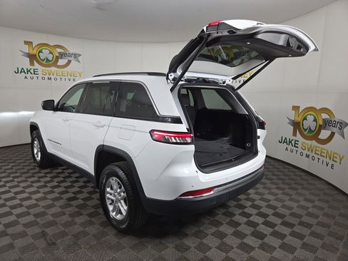 Used 2023 Jeep Grand Cherokee Laredo w/ Luxury Tech Group I image 33