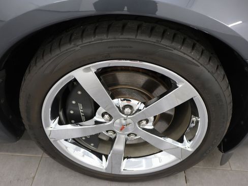 Used 2010 Chevrolet Corvette Coupe w/ 1LT RWD image 3
