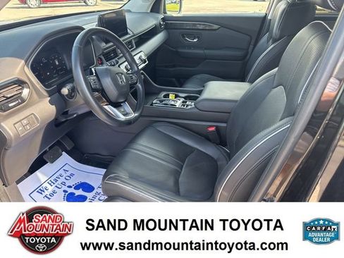 Used 2023 Honda Pilot Elite image 12