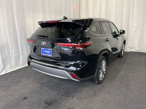 Used 2024 Toyota Highlander Platinum AWD/4WD image 29