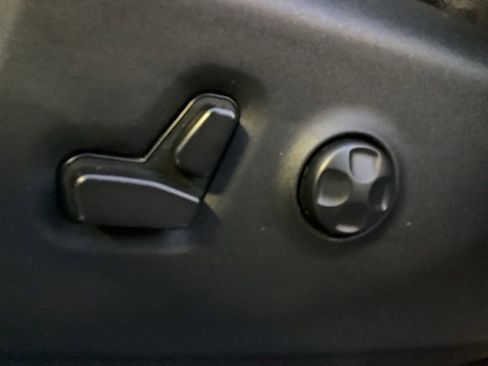 Used 2023 Chrysler Voyager LX image 20