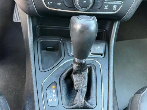 Used 2020 Jeep Cherokee Latitude Lux w/ Quick Order Package 26H Lux FWD image 29