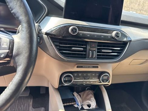 Used 2021 Ford Escape Titanium w/ Class II Trailer Tow Package image 7