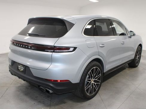 Used 2024 Porsche Cayenne image 9