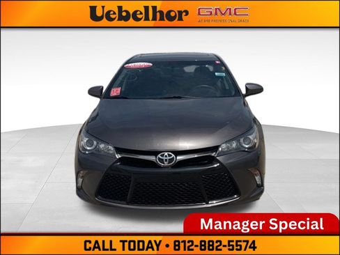 Used 2017 Toyota Camry SE w/ Moonroof Package FWD image 9