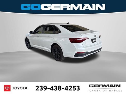 Used 2024 Volkswagen Jetta SE image 4