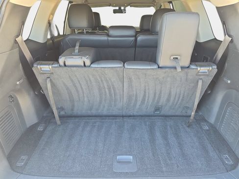 Used 2018 Nissan Pathfinder SL FWD image 12