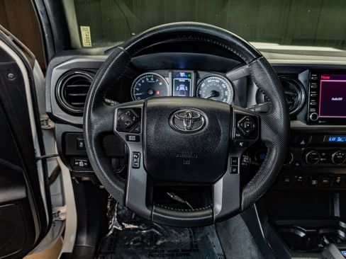 Used 2022 Toyota Tacoma TRD Sport image 18