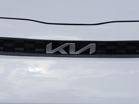 Used 2025 Kia Soul LX FWD image 8