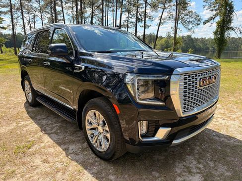 Used 2023 GMC Yukon Denali w/ LPO, Floor Liner Package AWD/4WD image 7