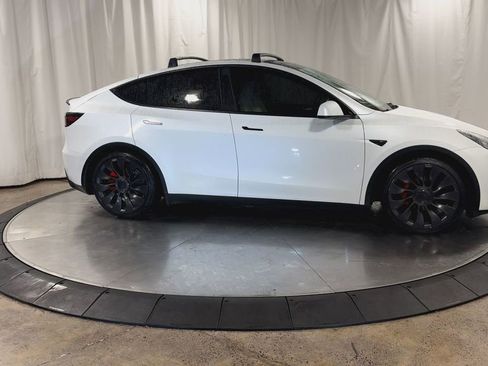 Used 2023 Tesla Model Y Performance image 2