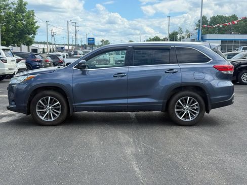 Used 2018 Toyota Highlander XLE AWD/4WD image 2