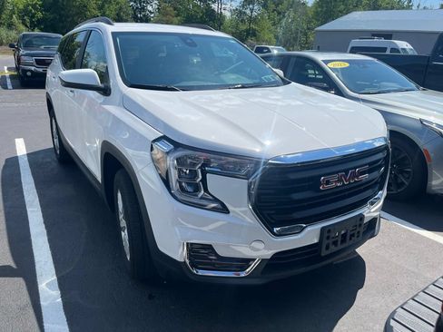 Used 2024 GMC Terrain SLE w/ Driver Convenience Package AWD/4WD image 2