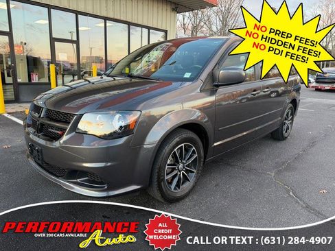 Used 2017 Dodge Grand Caravan SE image 4