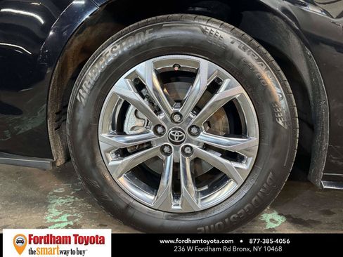 Used 2023 Toyota Sienna XSE AWD/4WD image 9