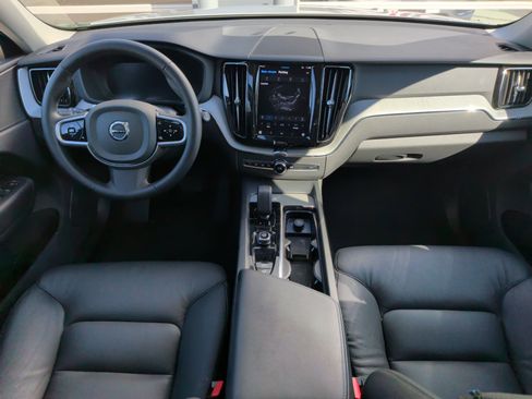 Used 2025 Volvo XC60 B5 Plus image 19