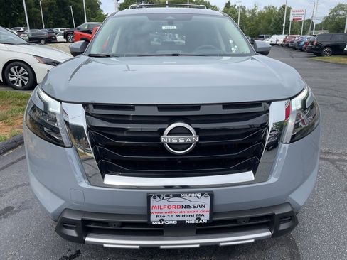 Used 2025 Nissan Pathfinder Platinum w/ Cargo Package image 8