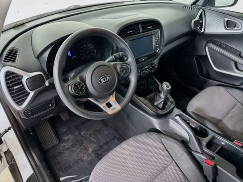 Used 2020 Kia Soul LX image 2