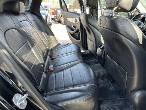 Used 2019 Mercedes-Benz GLC 300 w/ Premium Package image 11