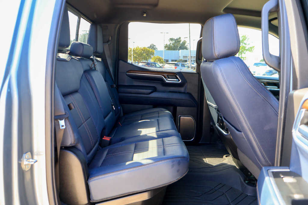 Used 2024 Chevrolet Silverado 1500 High Country RWD image 10