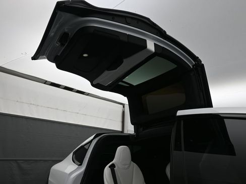 Used 2022 Tesla Model X Plaid AWD/4WD image 23