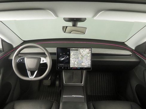 Used 2026 Tesla Model Y Long Range RWD image 3