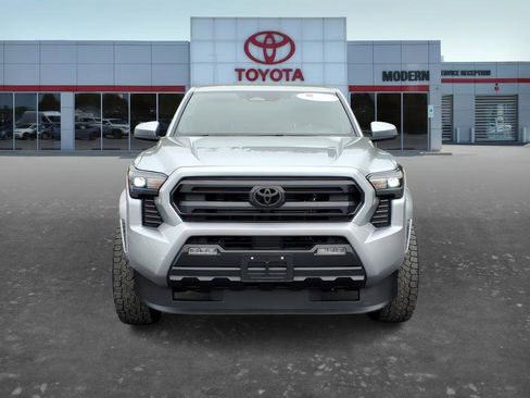 Certified 2024 Toyota Tacoma SR5 AWD/4WD image 2