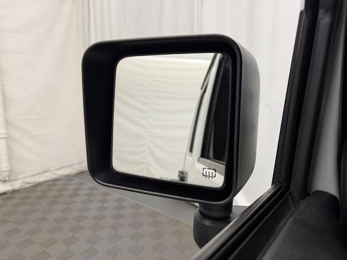Used 2015 Jeep Wrangler Unlimited Rubicon w/ Connectivity Group AWD/4WD image 13